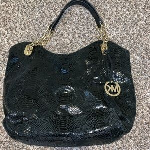 Black purse w/ matching wallet